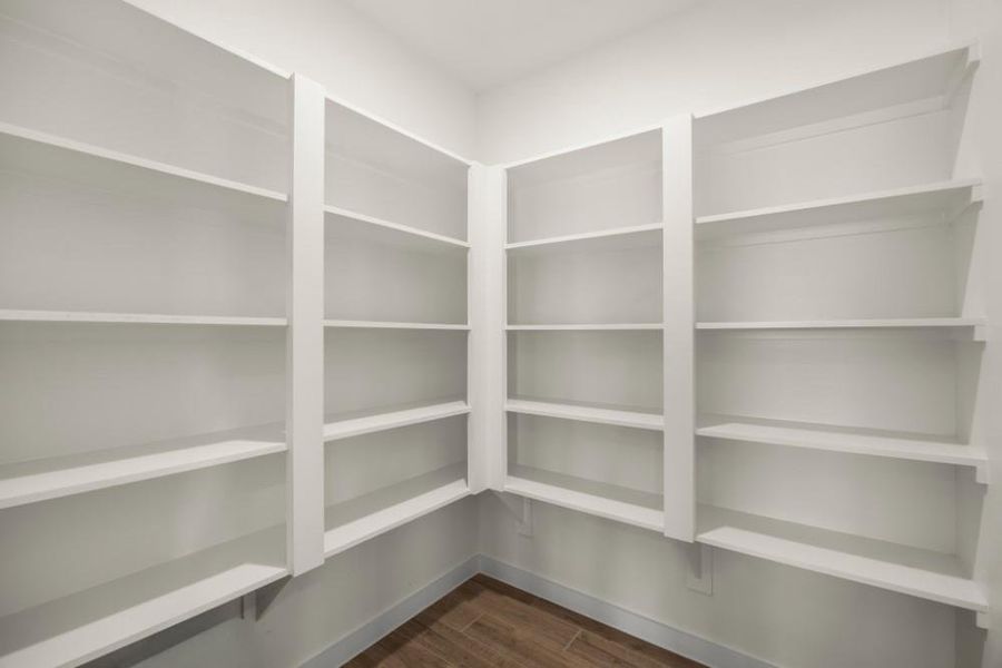 Spacious, unfurnished interior of a new home in Ashland, Angleton (Image 14).