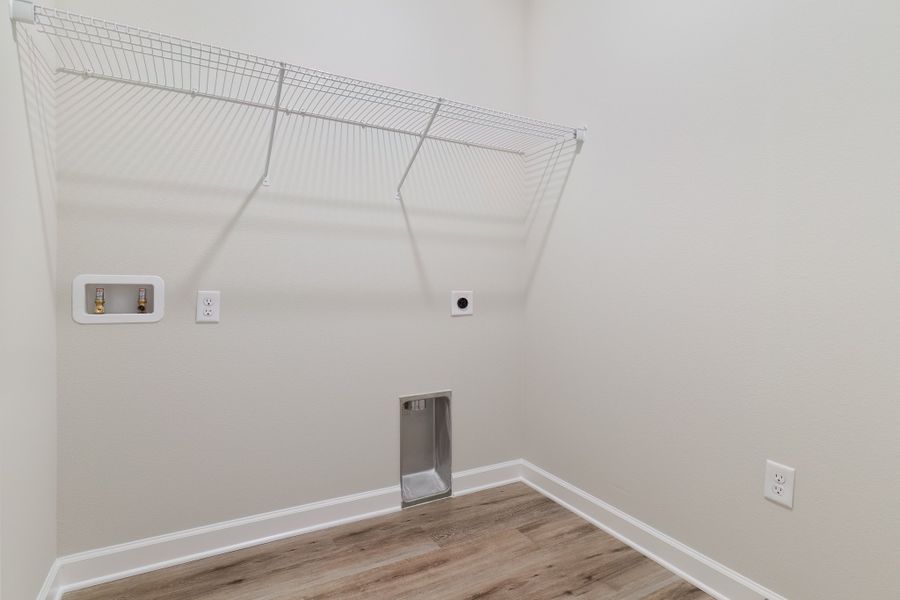 Representative unfurnished interior of a home built from the Maybell III by CJL Homes in Barton's Bend, Crestview (Image 23).