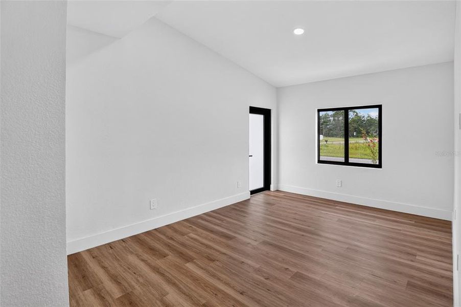 Spacious, unfurnished interior of a new home in , Ocala (Image 16).