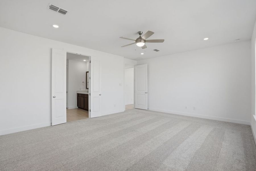 Spacious, unfurnished interior of a new home in Avalon at Cypress, Cypress (Image 17).