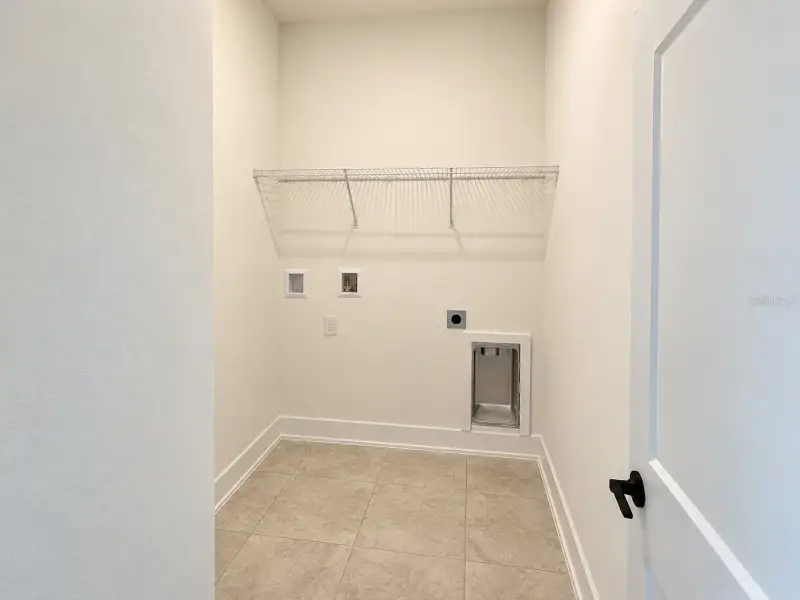 Spacious, unfurnished interior of a new home in Arbor Park, Leesburg (Image 13).