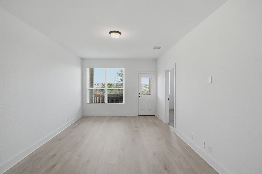 Spacious, unfurnished interior of a new home in Prominence Urban, San Antonio (Image 29).