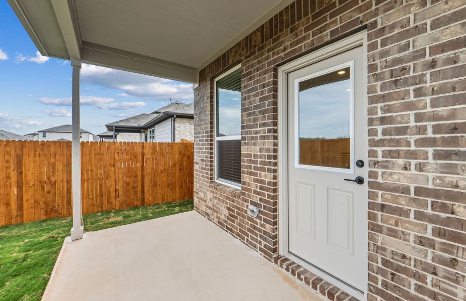 Exterior details and patio area of a home in Lagos, Manor (Image 25).