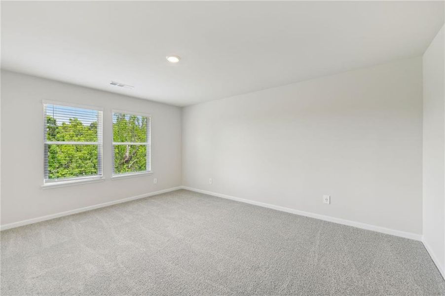 Spacious, unfurnished interior of a new home in Ivey Township, Dallas (Image 28).
