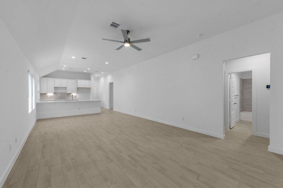 Spacious, unfurnished interior of a new home in Cypresswood Landing, Humble (Image 12).