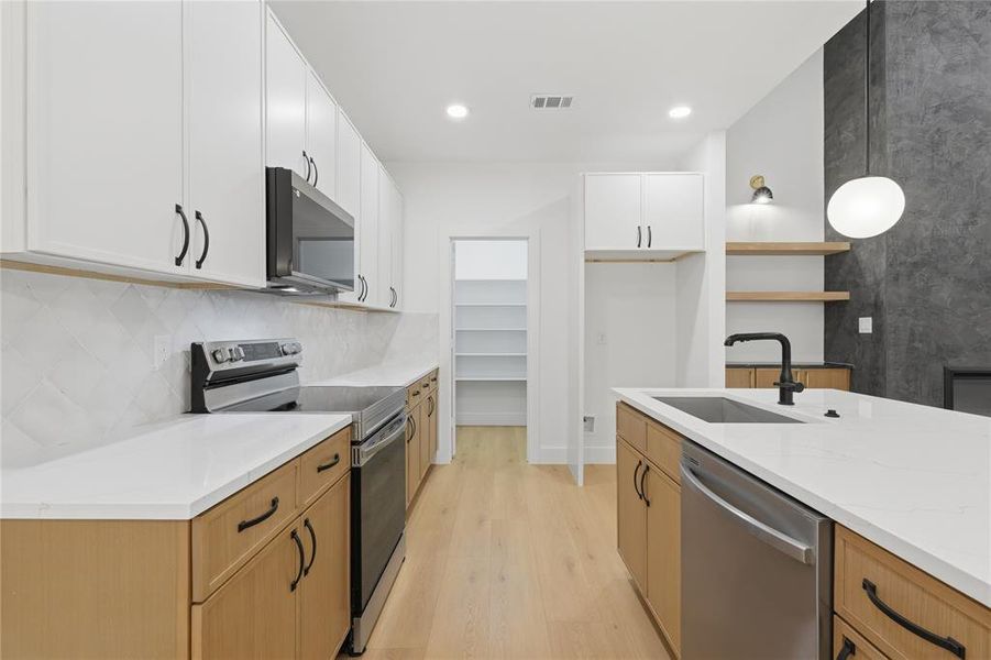 Furnished interior view inside a new home in , Dallas (Image 9).