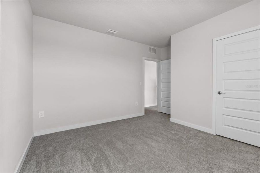 Spacious, unfurnished interior of a new home in , Bradenton (Image 49).