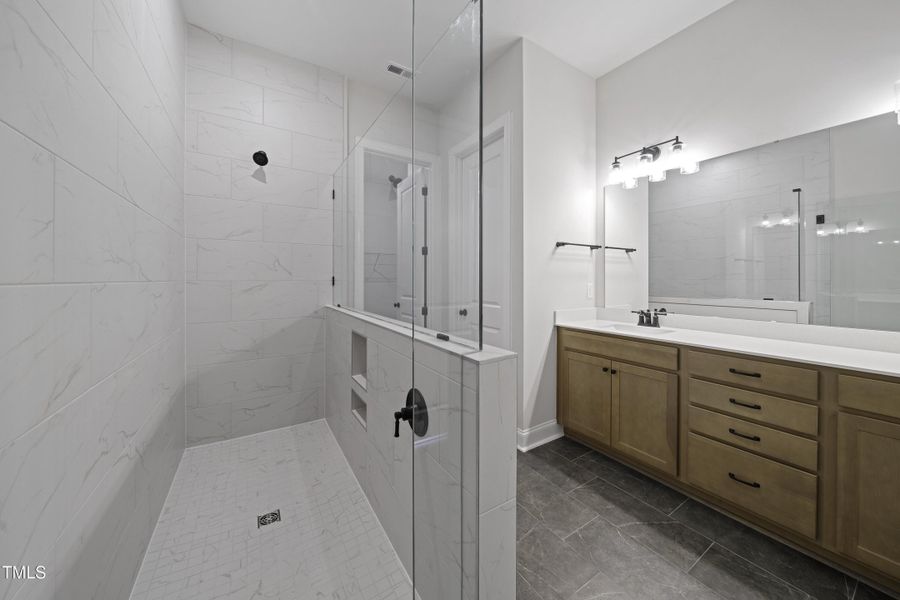 STY5-0215-00_Alton_A_Primary Bath