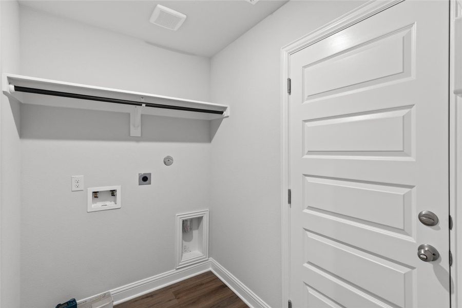 Spacious, unfurnished interior of a new home in River Ranch Trails, Dayton (Image 21).