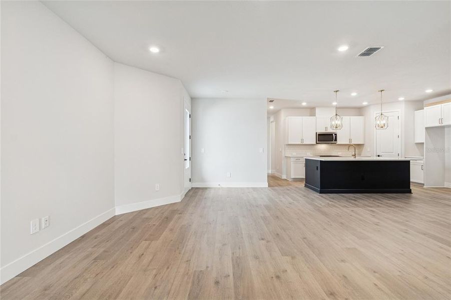 Spacious, unfurnished interior of a new home in Gracewater at Sarasota, Sarasota (Image 36).