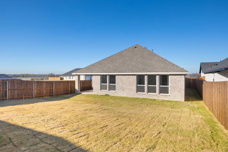 Exterior details and patio area of a home in Elevon, Lavon (Image 24).