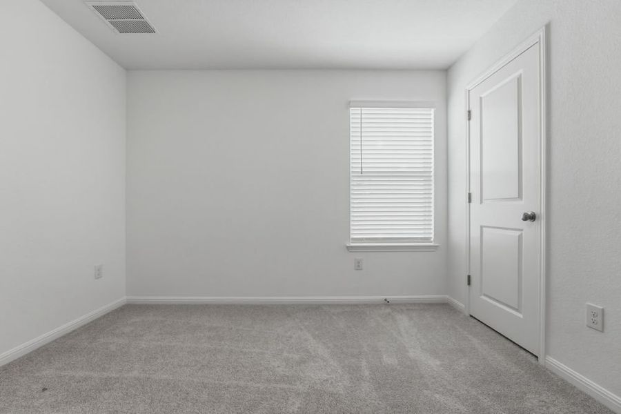 Spacious, unfurnished interior of a new home in Longview, Del Valle (Image 17).