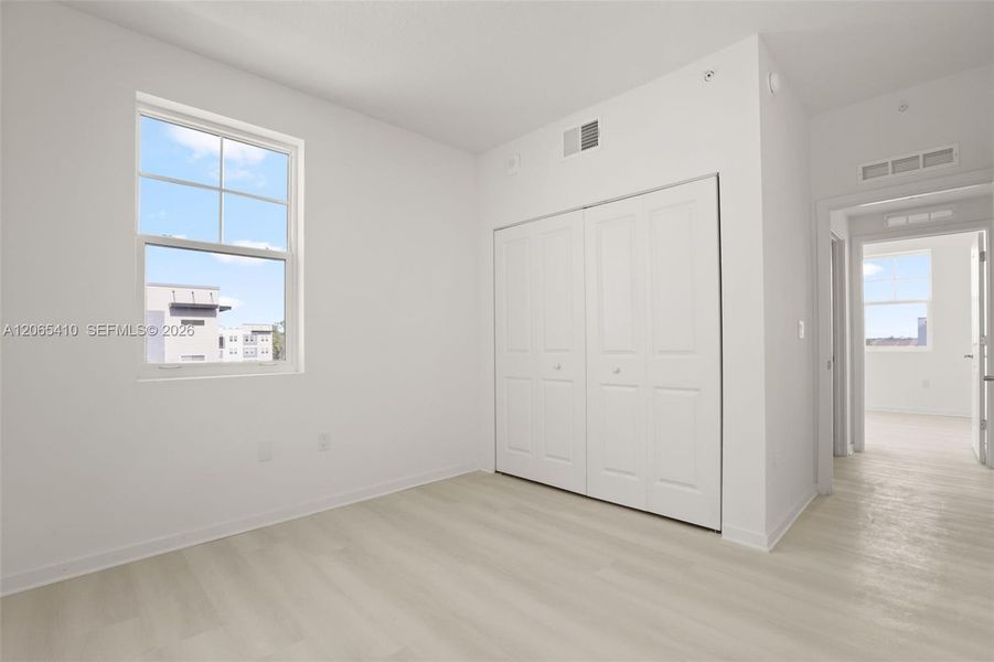 Spacious, unfurnished interior of a new home in , Orlando (Image 21).