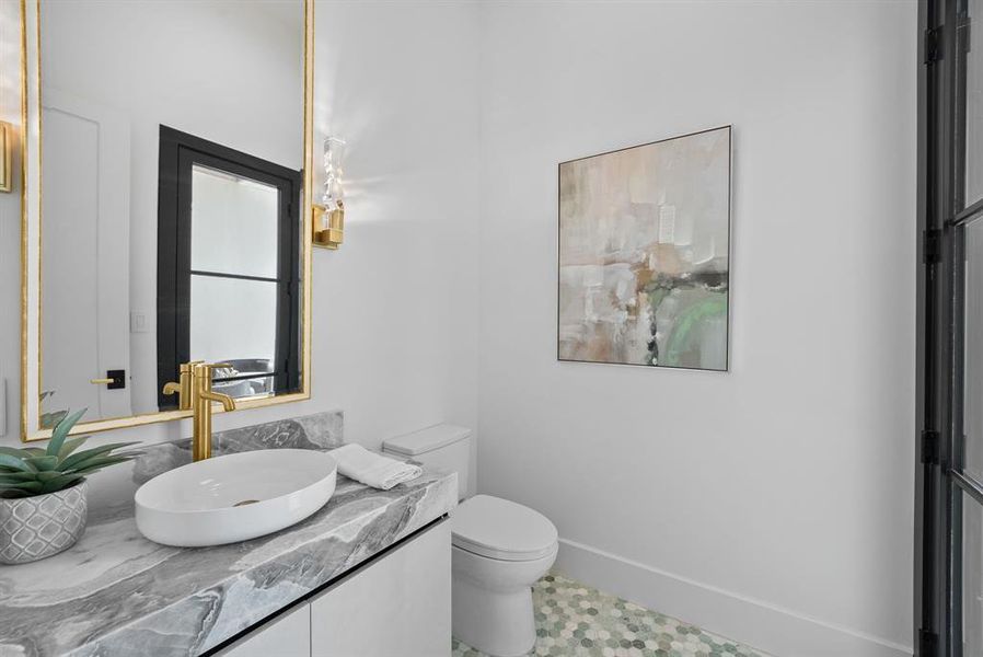 Furnished interior view inside a new home in , Southlake (Image 15).