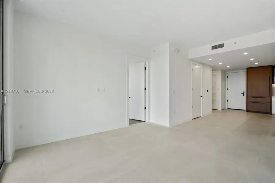 Spacious, unfurnished interior of a new home in , Miami (Image 35).
