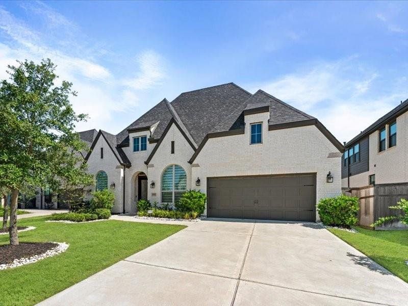Quiet Elegance spoken here. This is an Incredibly spacious 1 story 4 bed. 3.5 bath home. Quiet Elegance spoken here. This is an Incredibly spacious 1 story 4 bed. 3.5 bath home.