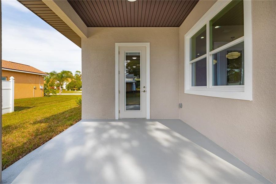 Exterior details and patio area of a home in , Palm Coast (Image 18).