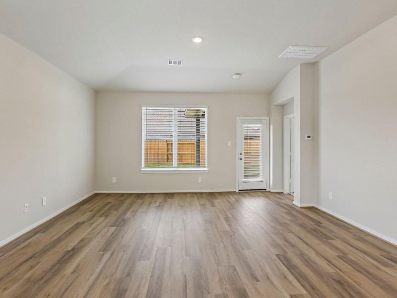 Spacious, unfurnished interior of a new home in Granger Pointe - Premier Series, Conroe (Image 42).