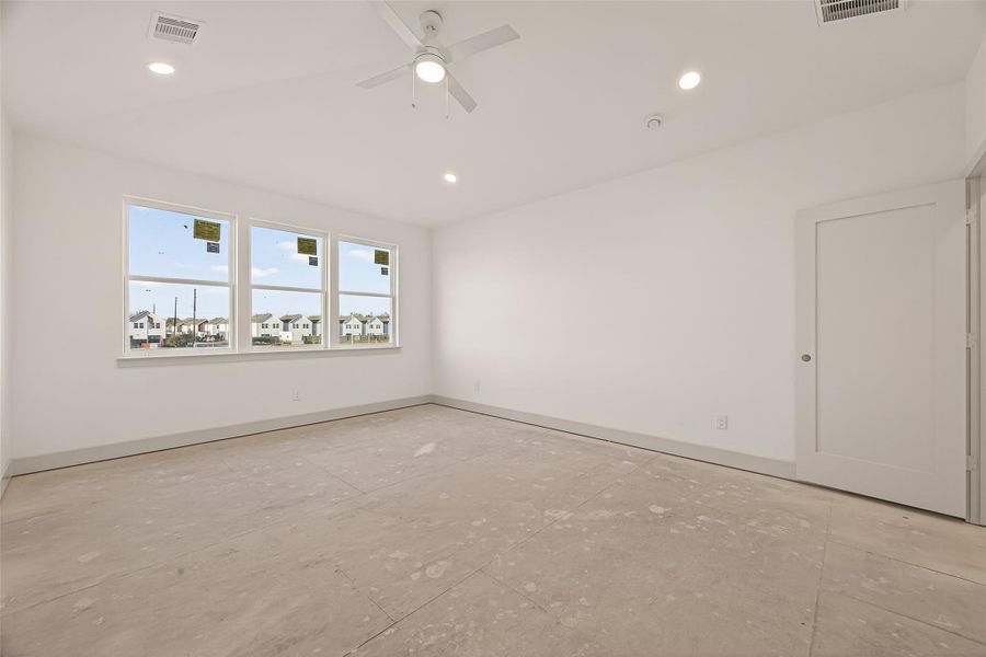 Spacious, unfurnished interior of a new home in , Houston (Image 28).