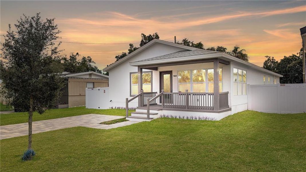 Exterior details and patio area of a home in , Orlando (Image 20).