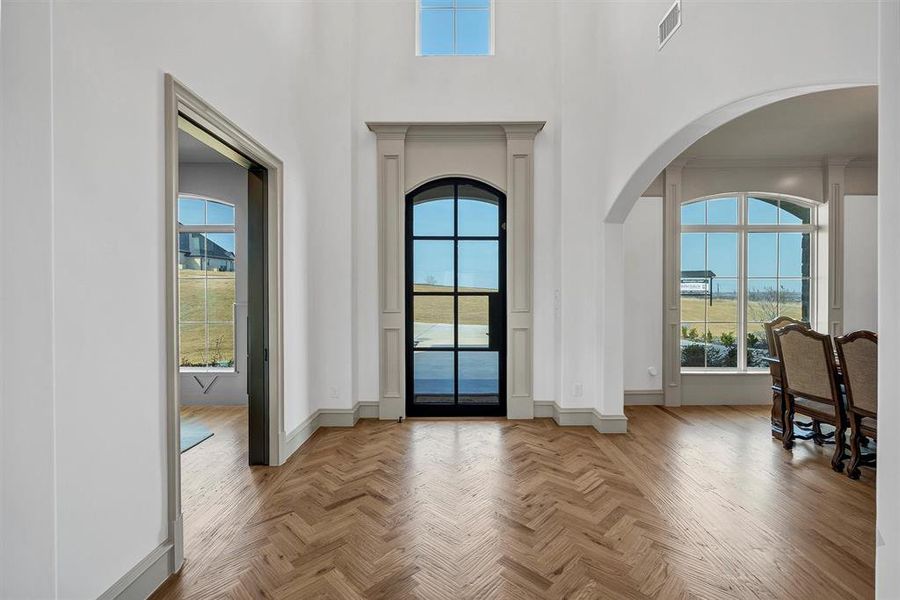 Spacious, unfurnished interior of a new home in , Aledo (Image 21).