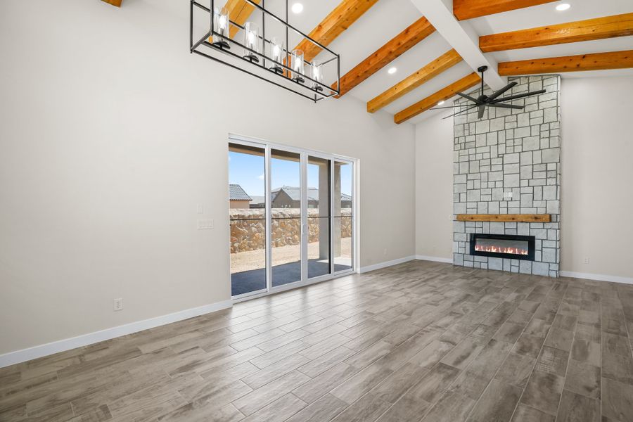 Spacious, unfurnished interior of a new home in Verdancia, El Paso (Image 22).