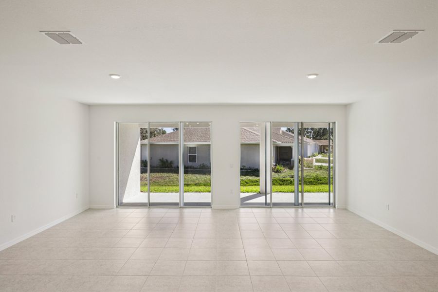 Spacious, unfurnished interior of a new home in Marion Oaks, Ocala (Image 29).