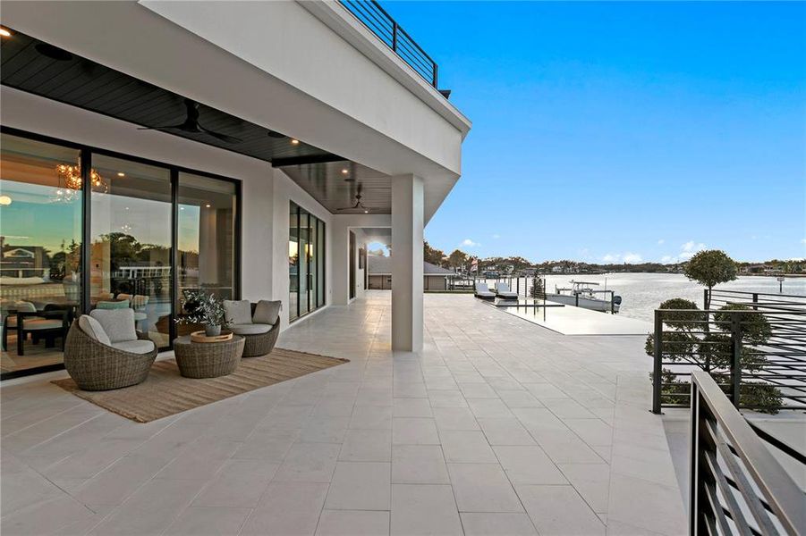 Exterior details and patio area of a home in , St. Petersburg (Image 26).
