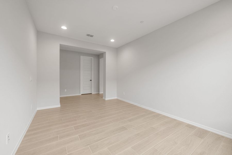 Spacious, unfurnished interior of a new home in Foothills at Northpointe, Peoria (Image 19).