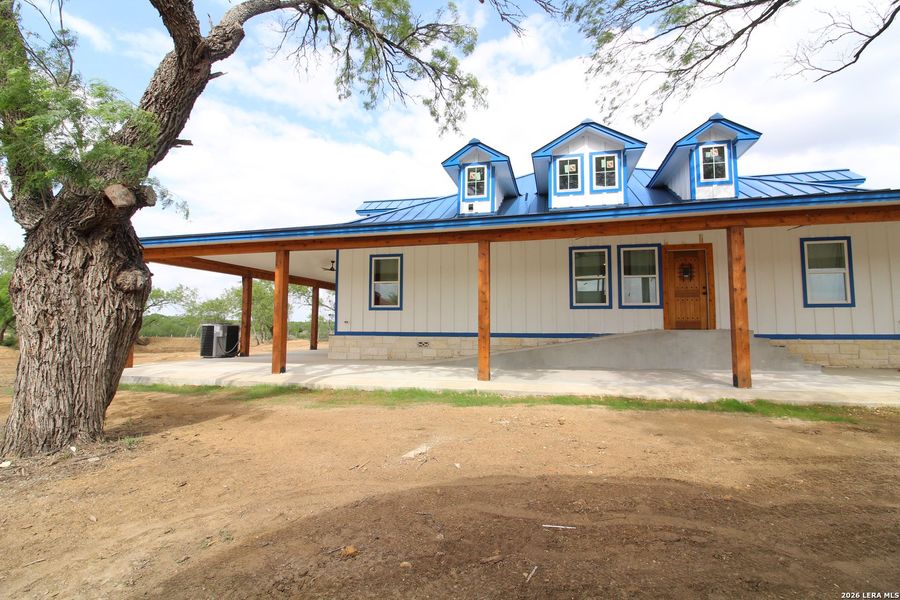 Exterior details and patio area of a home in , Floresville (Image 20).