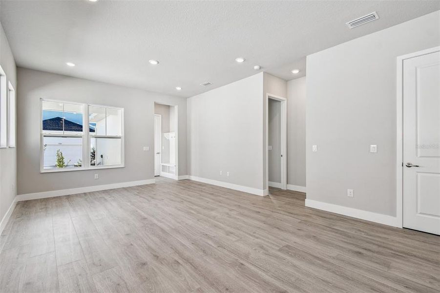 Spacious, unfurnished interior of a new home in Emerald Landing at Waterside at Lakewood Ranch – Cottage Series, Sarasota (Image 25). Spacious, unfurnished interior of a new home in Emerald Landing at Waterside at Lakewood Ranch – Cottage Series, Sarasota (Image 25).