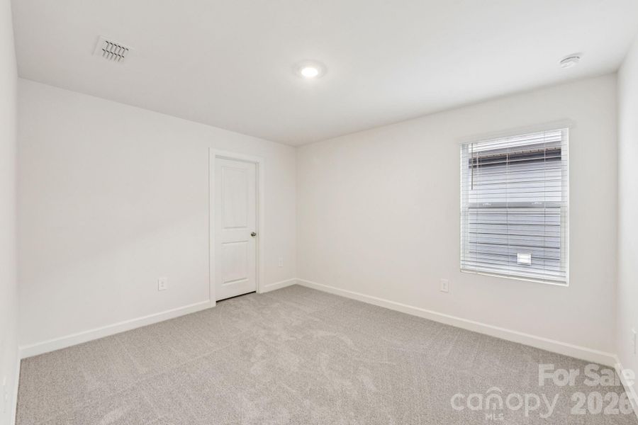 Spacious, unfurnished interior of a new home in Nolen Farm, Gastonia (Image 10).