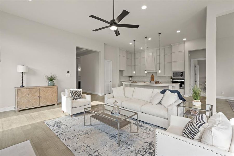 4818 Nomad- Living-2