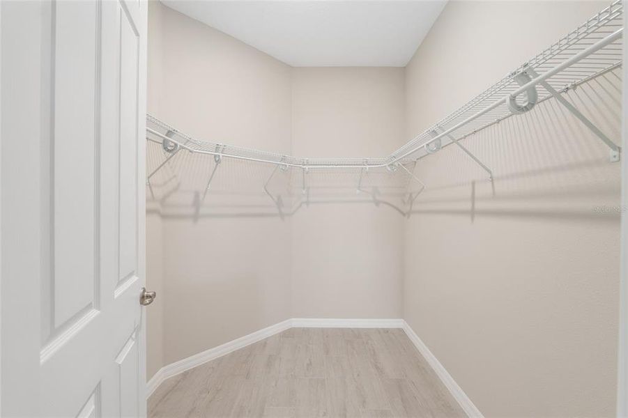 Spacious, unfurnished interior of a new home in , Ocala (Image 21).