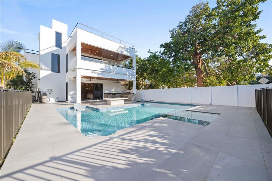 Exterior details and patio area of a home in , Fort Lauderdale (Image 39).