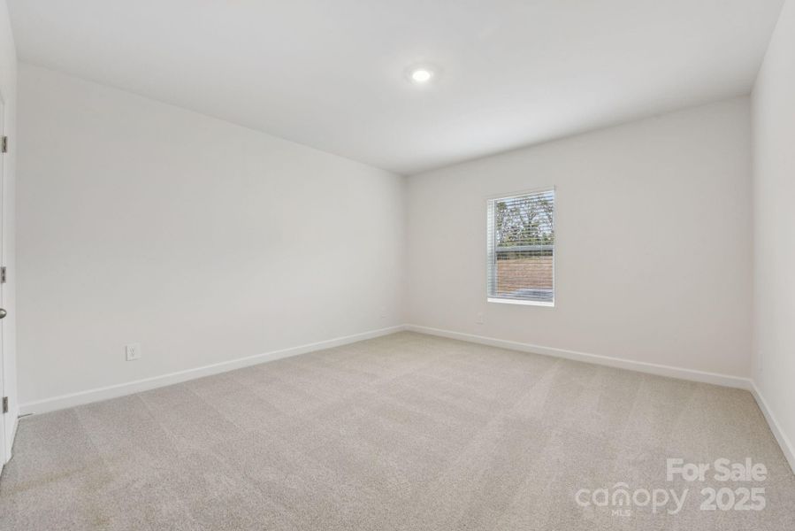 Spacious, unfurnished interior of a new home in Brighton Springs, York (Image 25).