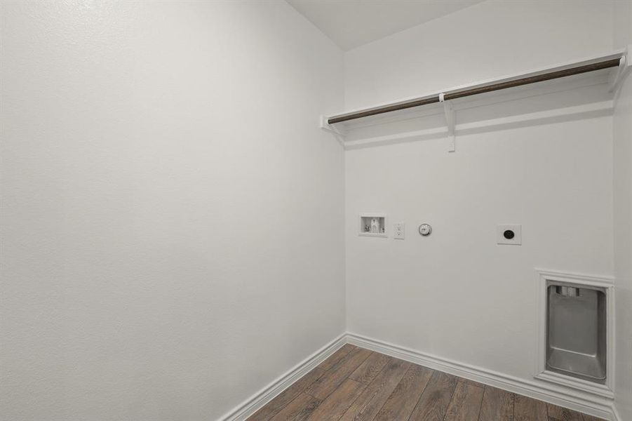 Spacious, unfurnished interior of a new home in Burgess Meadows, Cleburne (Image 8).