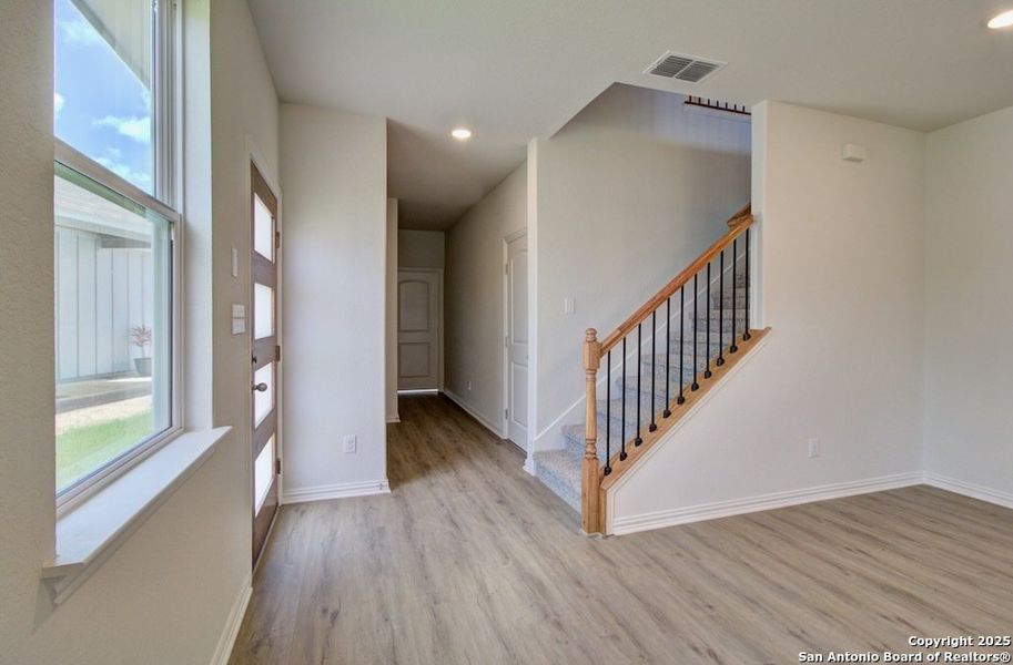 Spacious, unfurnished interior of a new home in Casinas at Gruene, New Braunfels (Image 15).