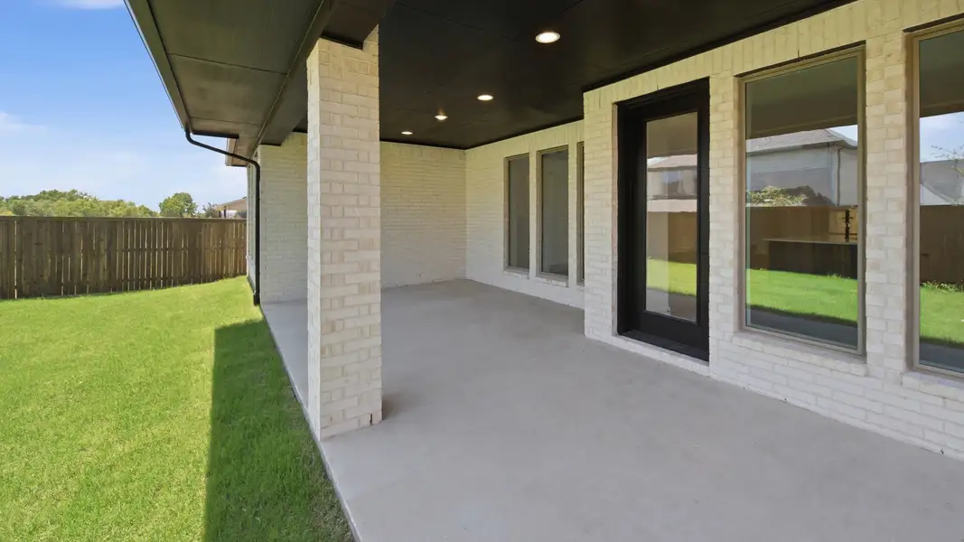 Exterior details and patio area of a home in Eliana, McKinney (Image 4).