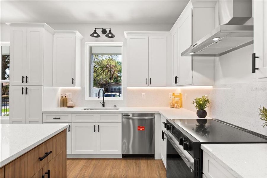 Furnished interior view inside a new home in , Orlando (Image 6).