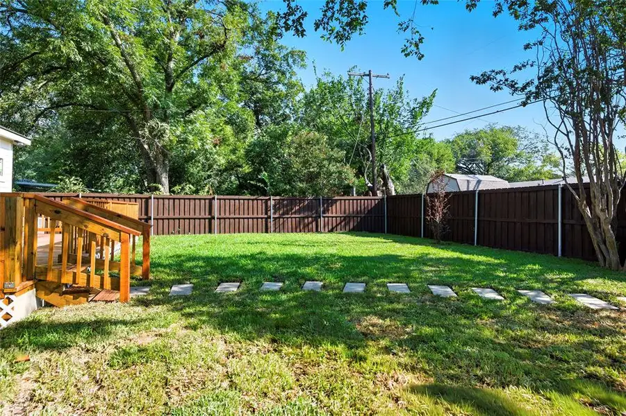 Exterior details and patio area of a home in , Wylie (Image 3).