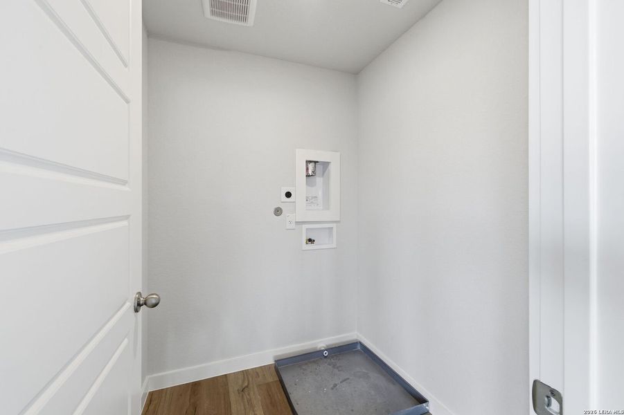 Spacious, unfurnished interior of a new home in The Meadows at Hunters Ranch, San Antonio (Image 35). Spacious, unfurnished interior of a new home in The Meadows at Hunters Ranch, San Antonio (Image 35).