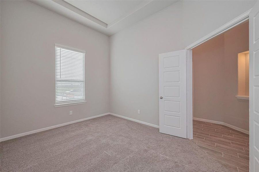 Spacious, unfurnished interior of a new home in River Ranch, Dayton (Image 32).