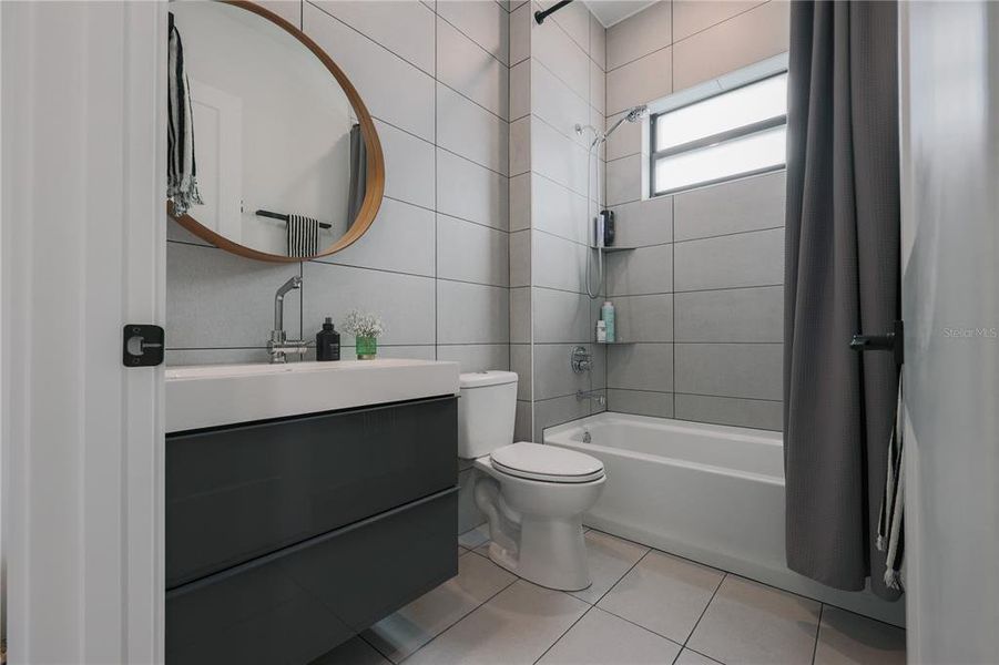 Furnished interior view inside a new home in , Port Charlotte (Image 39).