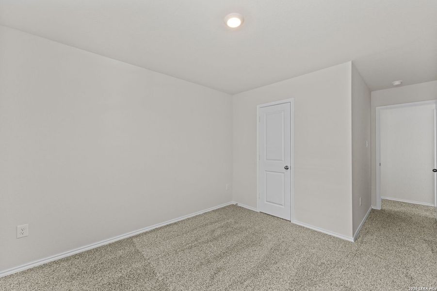 Spacious, unfurnished interior of a new home in Laurel Vistas, San Antonio (Image 19).