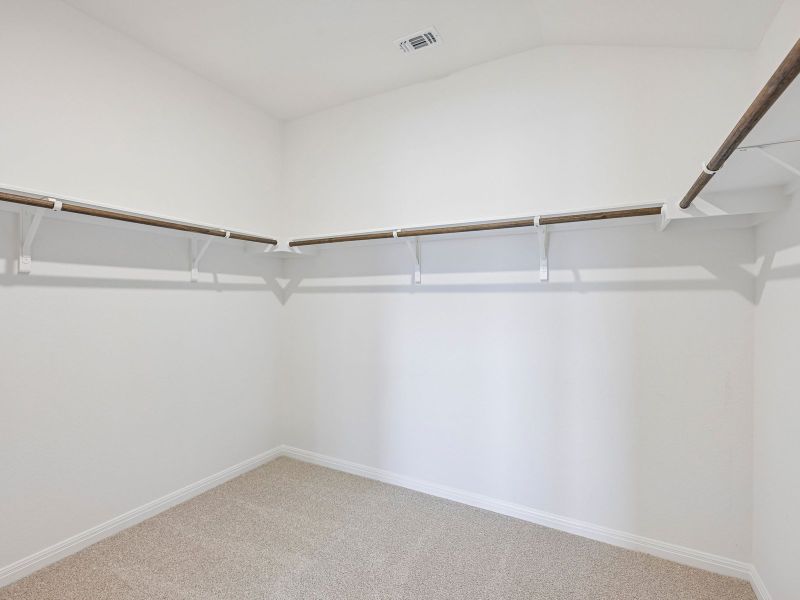 Spacious, unfurnished interior of a new home in Creekfall, Burnet (Image 10).