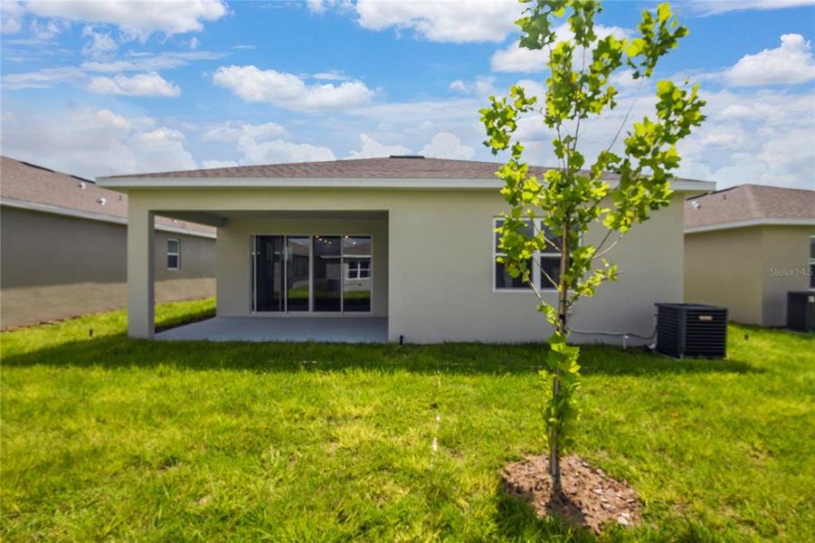 Exterior details and patio area of a home in , Winter Haven (Image 14).