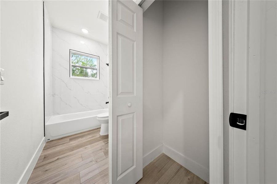 Spacious, unfurnished interior of a new home in , Dunnellon (Image 18).