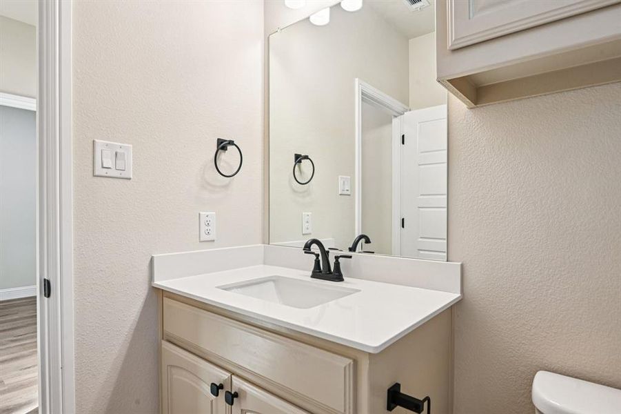 Furnished interior view inside a new home in , Alvarado (Image 13).