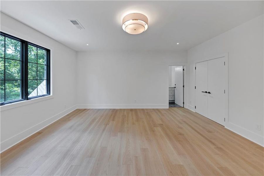Spacious, unfurnished interior of a new home in , Marietta (Image 19).
